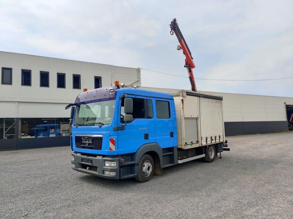 TGL 10.250 Doka Servicewagen kraan